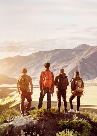 Gruppe beim Wandern in den Bergen