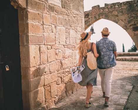 Kreuzfahrt mit der MSC Divina ab/an Neapel inkl. Standortrundreise ab Neapel