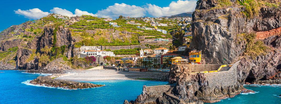 Blick auf die Stadt Ponta do Sol auf Madeira
