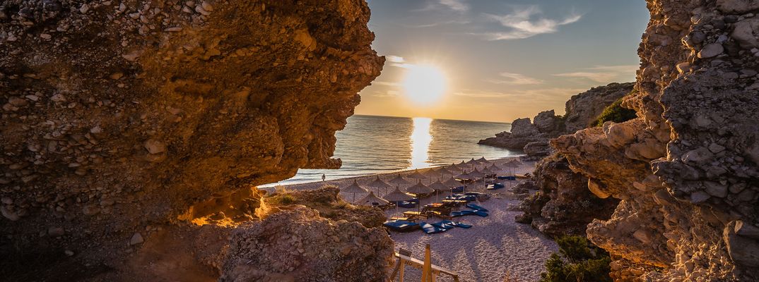 Sonnenuntergang am Strand von Albanien