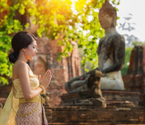 Thailänderin beim Beten