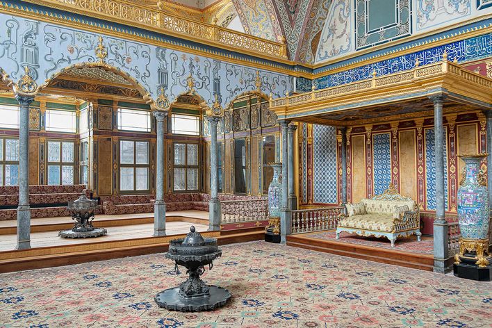 Prunkvoller Raum im Topkapi-Palast in Istanbul