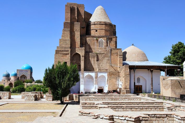 Shah-i-Zinda-Nekropole in Samarkand mit Mausoleen und reich verzierten Fassaden