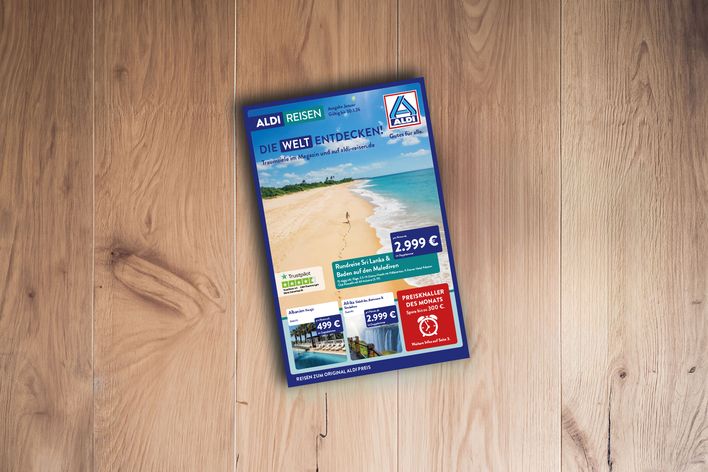ALDI-Reisemagazin Titelblätter der Ausgabe Nord Januar 2026 auf Holztisch liegend
