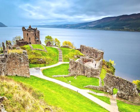Wilde Landschaften, imposante Burgen & geschichtsträchtige Städte