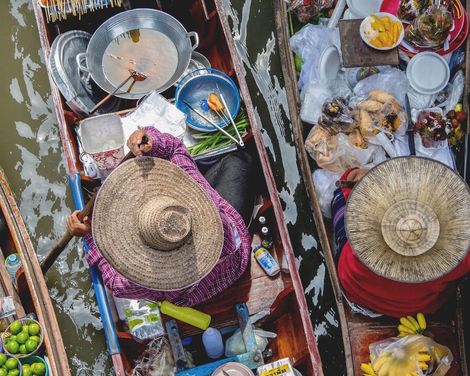 Goldene Tempel, grüne Hügel, glitzerndes Meer-1