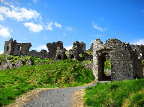 Aussicht auf die Burgruine des Rock of Dunamase