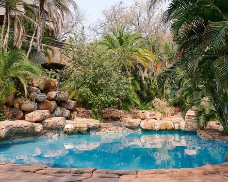 Exklusive Flug-Safari von den Weiten des Okavango bis zu den Viktoriafällen