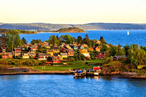 Blick auf bunte Häuser in Oslo