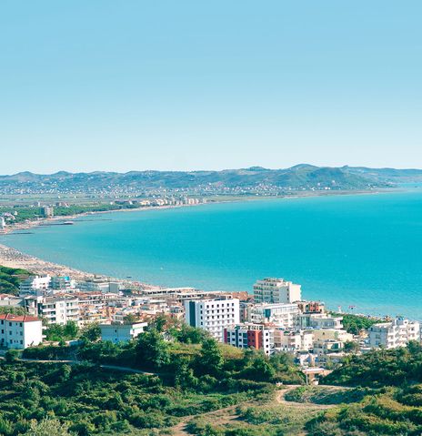 Blick auf die Bucht von Durres in Albanien