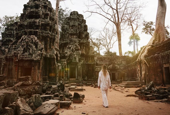 Frau in Angkor Wat