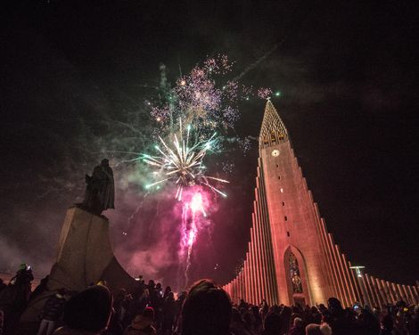 Standort-Rundreise ab/an Hafnarfjördur im Hotel Vellir