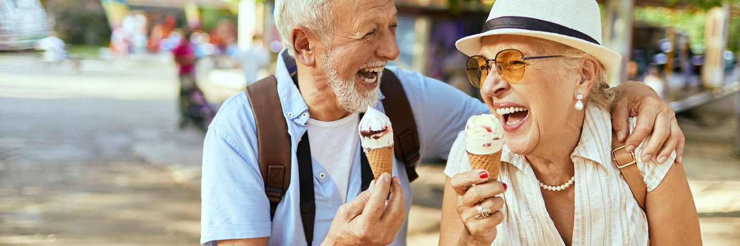 Pärchen isst Eis