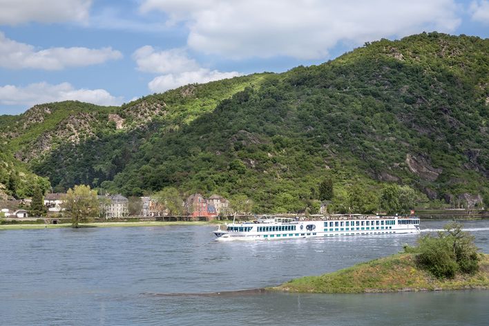 Compass Kreuzfahrten Empress Schiff