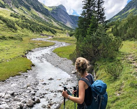 Wandern von wilden Flüssen zu märchenhaften Schlössern-0