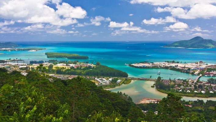 Blick auf den Hafen von Port Victoria auf den Seychellen