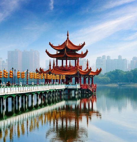 Eine Tempelanlage im Lotussee, in Kaohsiung, Taiwan