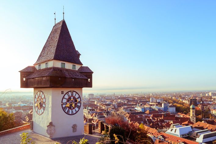 Panoramablick vom Grazer Schlossberg in der Dämmerung