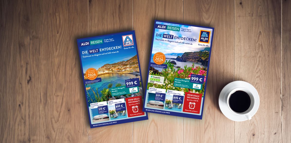 Titelblätter des ALDI Reisemagazins Nord & Süd vom August 2026 auf einem Tisch neben einer Tasse Kaffee