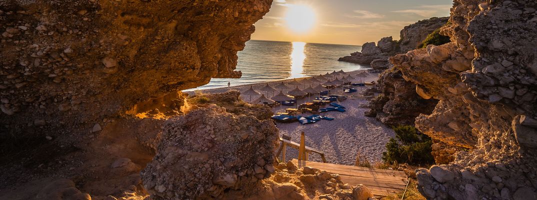 Sonnenuntergang am Strand von Albanien