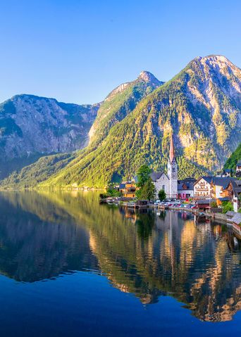 Blick auf Hallstatt am Hallstätter See im Salzburgerland in Österreich