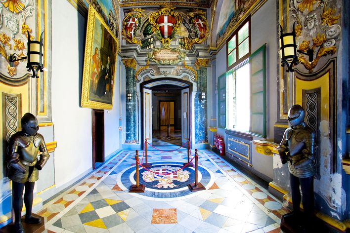 Goldener und Blauer Innenbereich des Großmeisterpalastes in Valletta, Malta