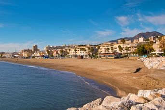 Strand von Torremolinos an der Costa del Sol in Spanien