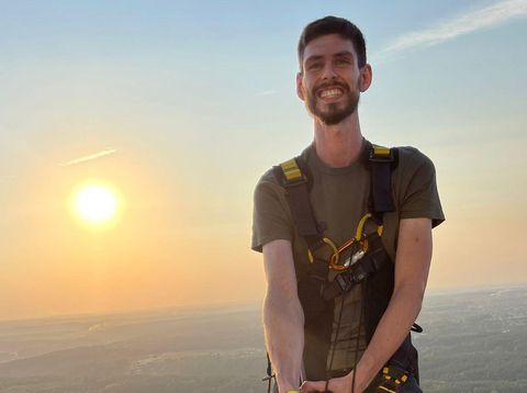 Berge & Meer-Mitarbeiterin Florian vor Sonnenuntergang in Litauen