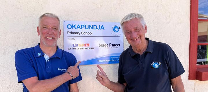 Gereon und Rainer Meutsch bei der 100. Schuleröffnug in Namibia