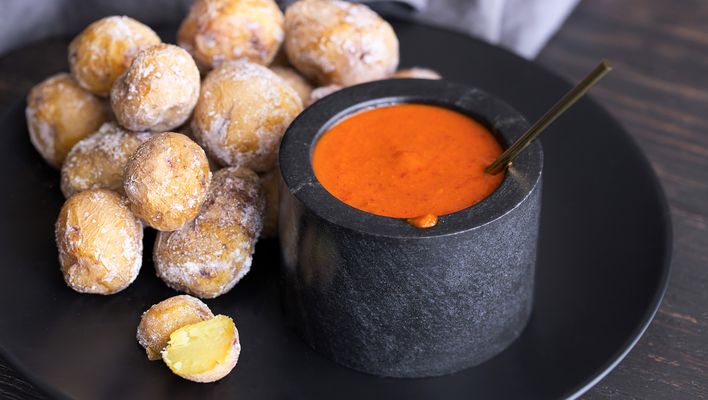 Gericht Papas Arrugadas mit Mojo von den Kanaren