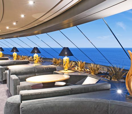 Loungebereich mit Ausblick auf der MSC Preziosa