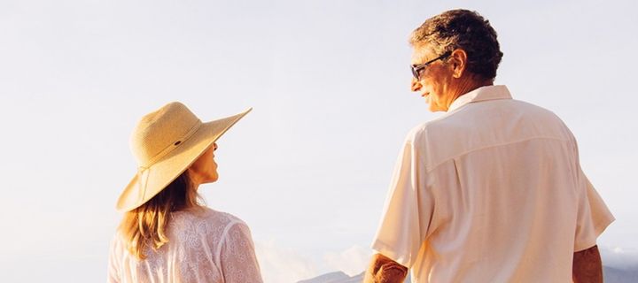 Paar macht Urlaub zusammen