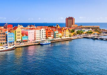 Bunte Häuserfassaden in Willemstad auf Curaçao