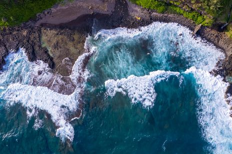 Luftaufnahme vom Strand von Gris Gris auf Mauritius mit rauer Küste