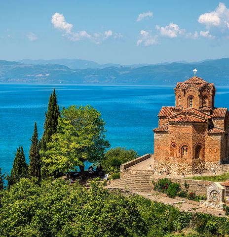 Blick auf Ohrid See und Kirche