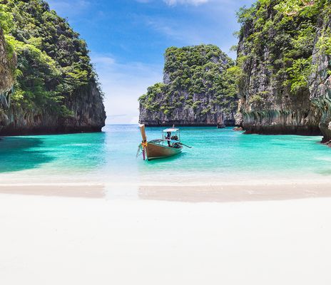 Boot am Strand von Thailand