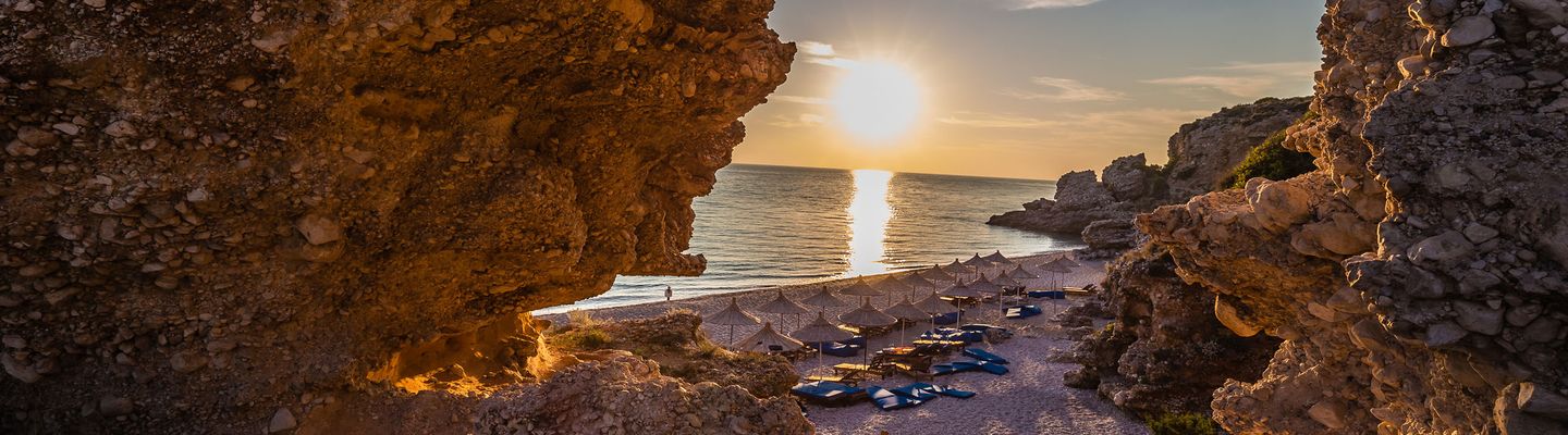 Sonnenuntergang am Strand von Albanien