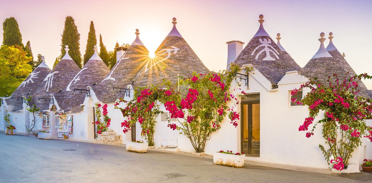 Trulli-Häuser in Italien an der Küste von Apulien