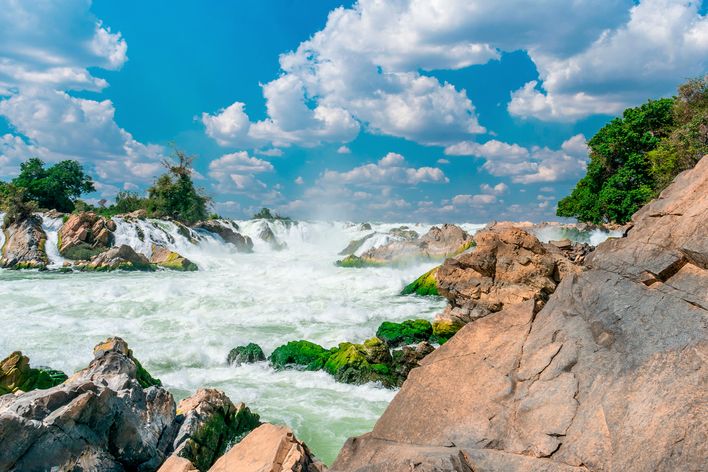 Stromschnellen und Felsenlandschaft bei Attapeu im Süden von Laos