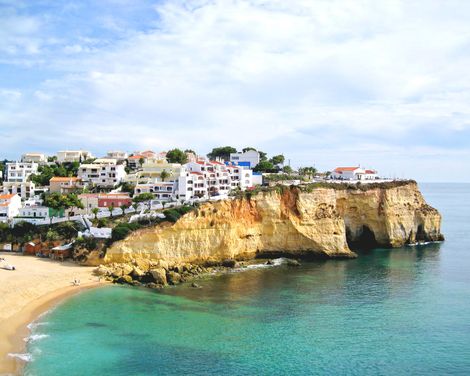 Auf Pfaden zwischen Felsen, Meer und weiten Horizonten