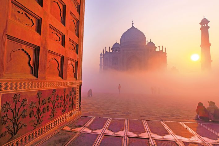 Taj Mahal in Nebel