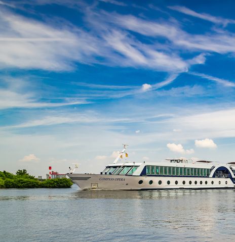 Ein Schiff von Compass Kreuzfahrten