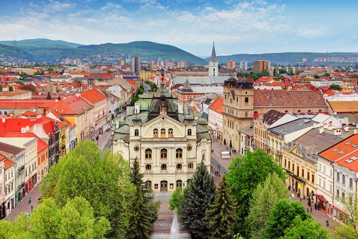 Altstadt von Košice mit Kathedrale und dicht bebautem historischen Zentrum