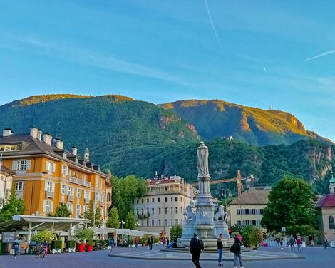 Radreise zwischen Bergen und Seen