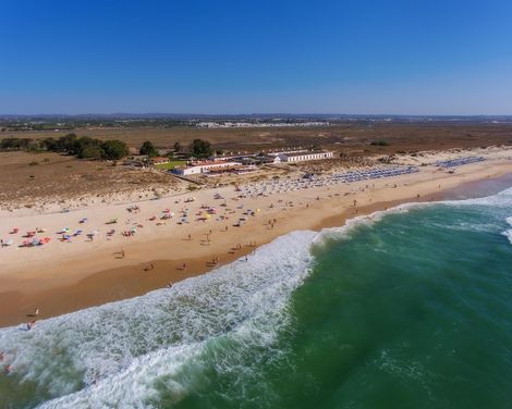 Auf Pfaden zwischen Felsen, Meer und weiten Horizonten