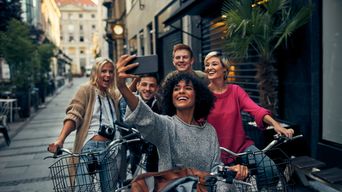 Gruppe beim Radfahren