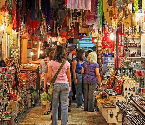 Menschen auf Markt in Jerusalem