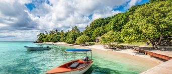 Boote in Samaná Bay, Dominikanische Republik 