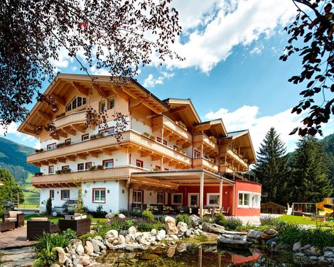 Familienurlaub im Hotel Grundlhof in Bramberg am Wildkogel-0