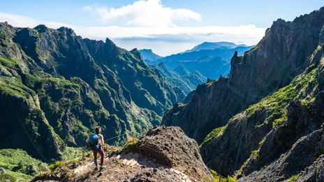 Frau am Pico Ruivo auf Madeira